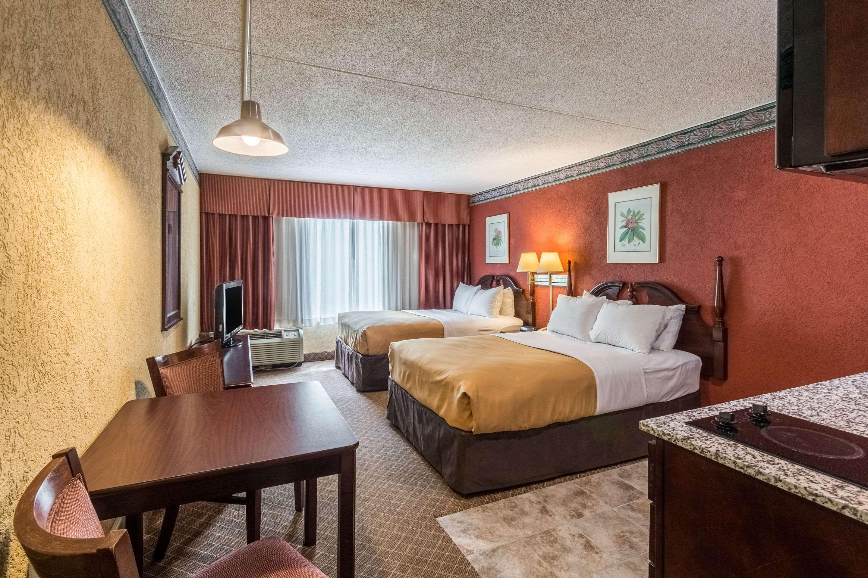 Suburban Extended Stay Hotel Фермонт Екстер'єр фото