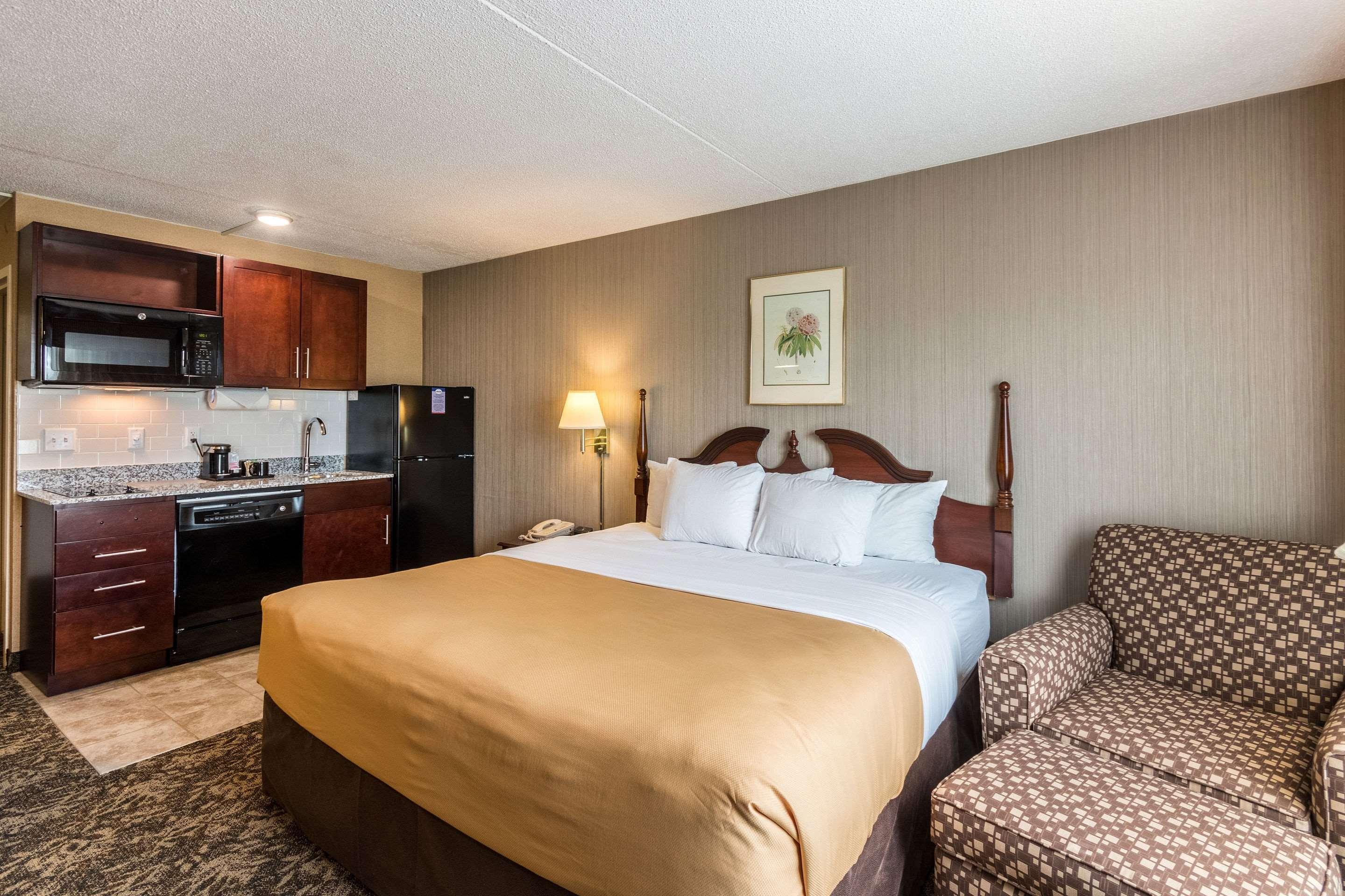 Suburban Extended Stay Hotel Фермонт Екстер'єр фото
