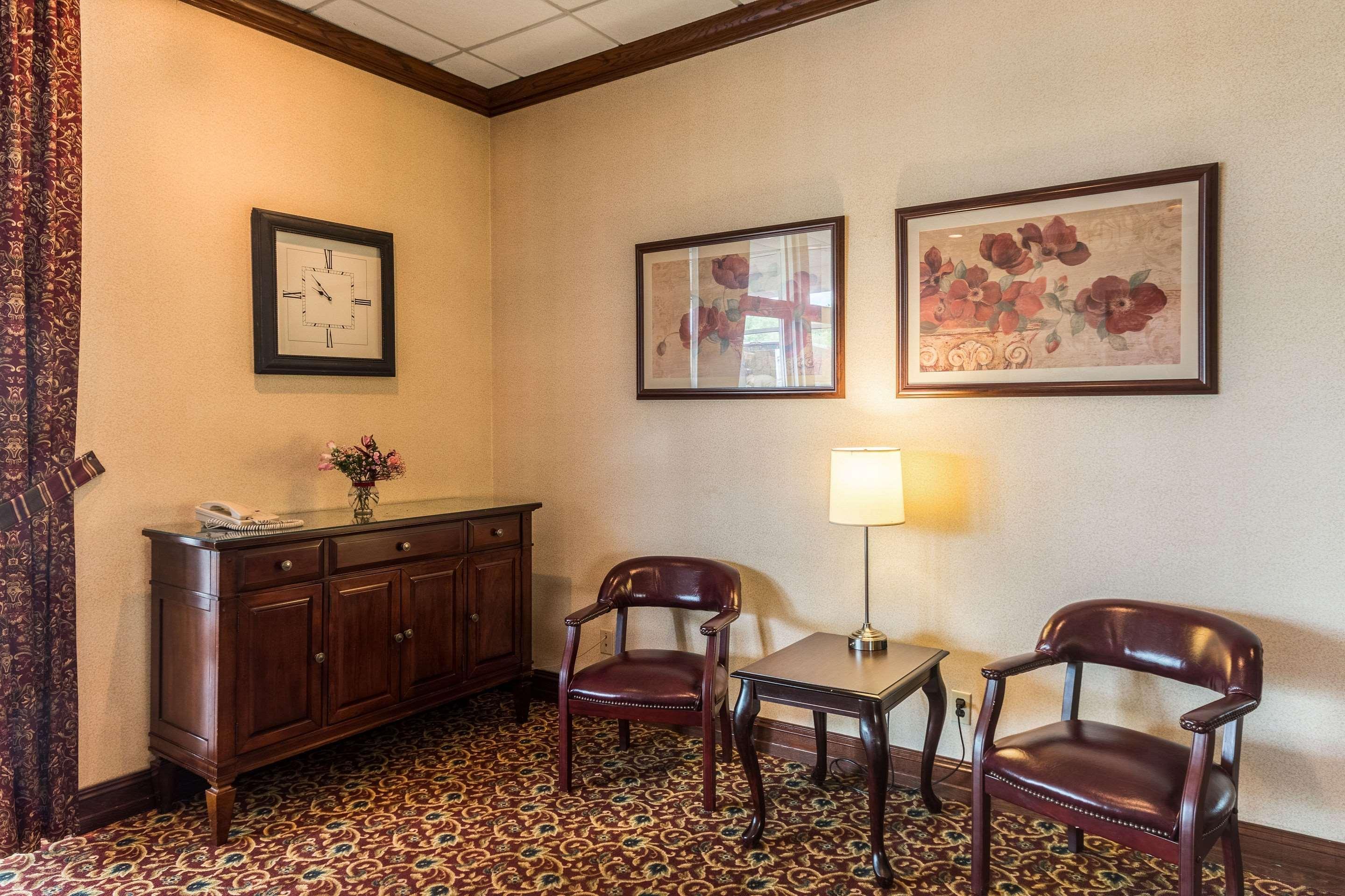 Suburban Extended Stay Hotel Фермонт Екстер'єр фото