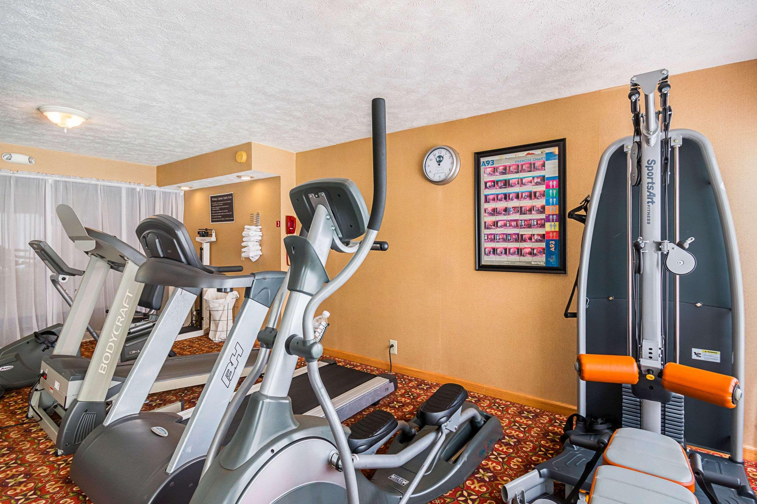 Suburban Extended Stay Hotel Фермонт Екстер'єр фото