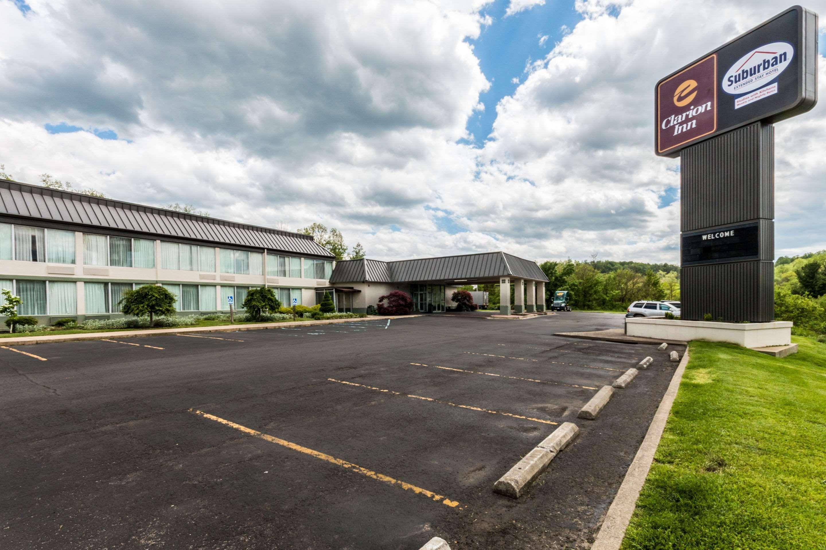 Suburban Extended Stay Hotel Фермонт Екстер'єр фото