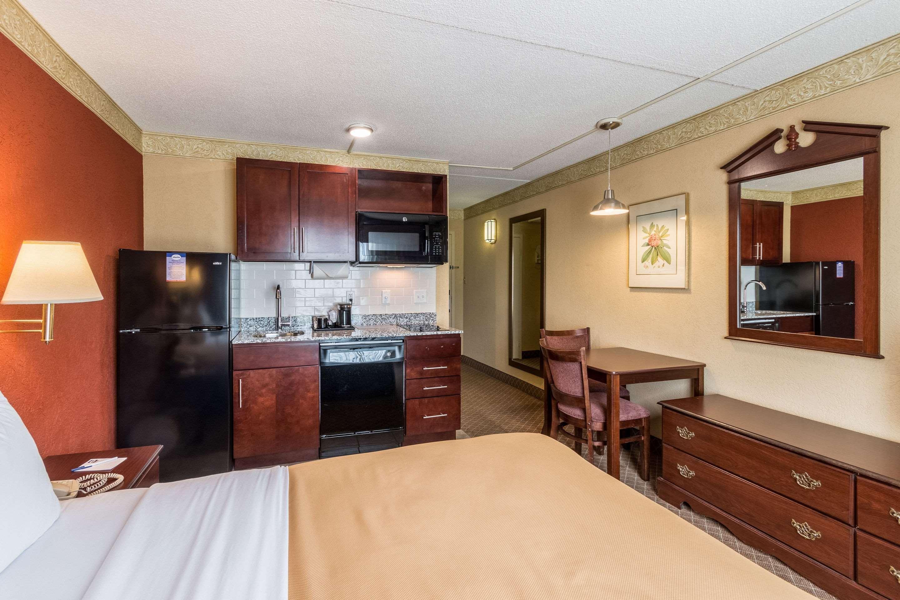 Suburban Extended Stay Hotel Фермонт Екстер'єр фото