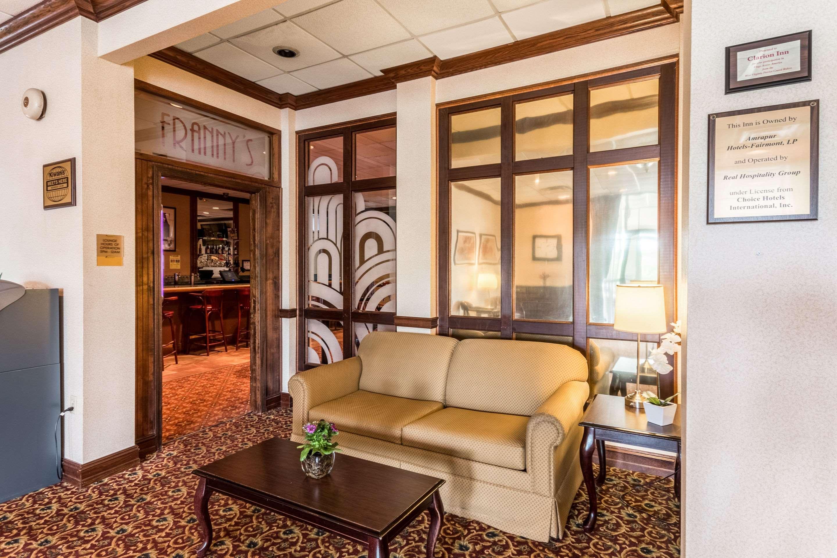 Suburban Extended Stay Hotel Фермонт Екстер'єр фото