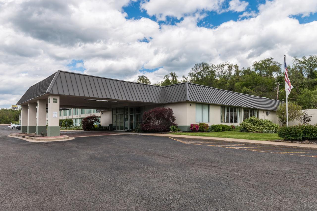 Suburban Extended Stay Hotel Фермонт Екстер'єр фото